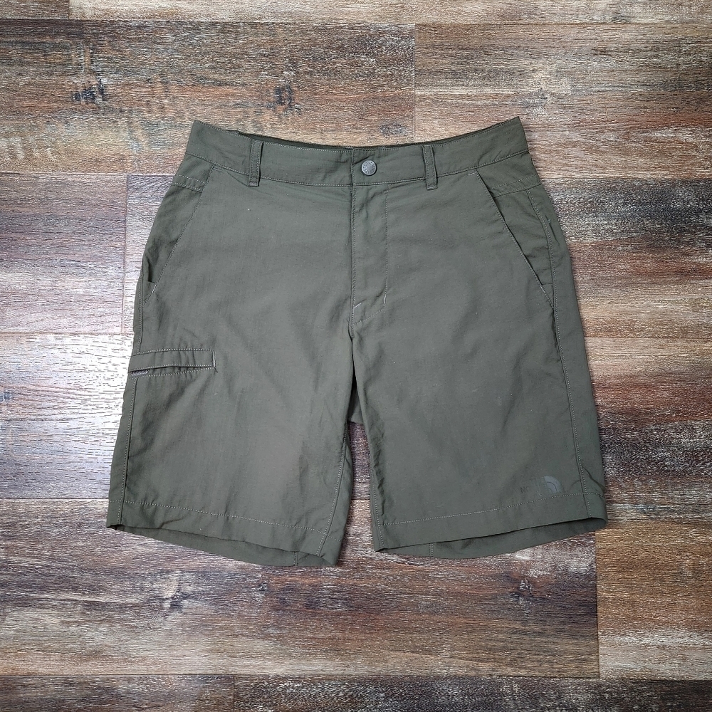 THE NORTH FACE ARMY GREEN SHORTS SIZE 30